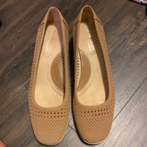 Naturalizer size 6 in nude. Worn once.